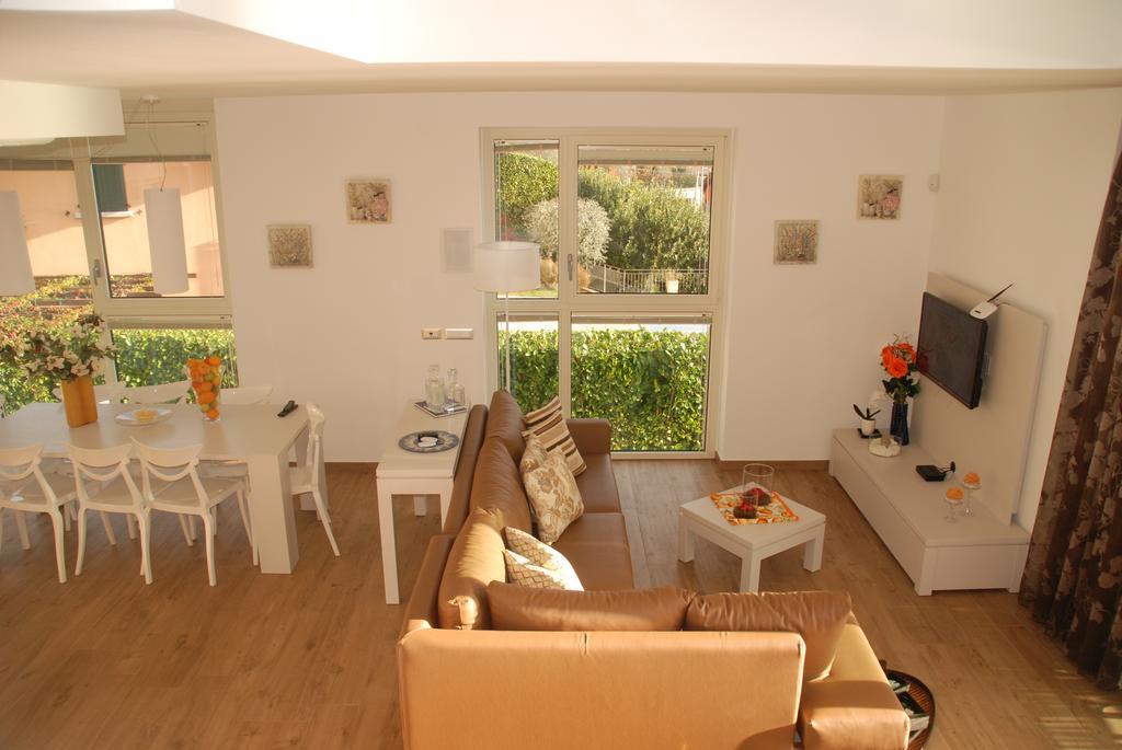 Ferienwohnung Residenza Simona Mezzegra Zimmer foto
